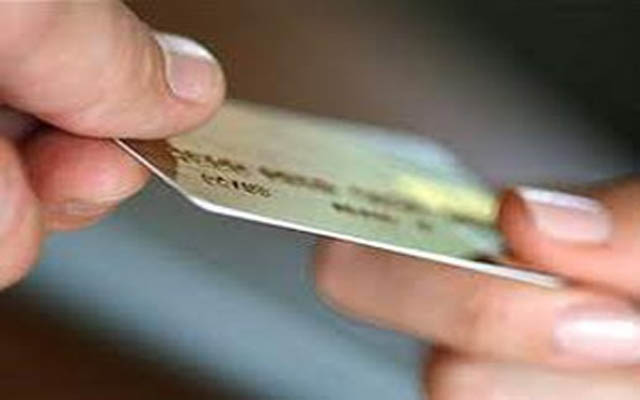 ¿Qué hacer ante el cobro de suplementos por pago con tarjeta de crédito?