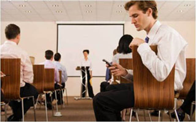 ¿El uso de dispositivos durante las reuniones reduce la productividad?