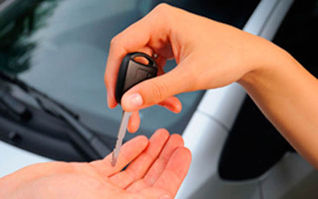 Un tercio de los usuarios de rent-a-car sufre cargos obligatorios de combustible