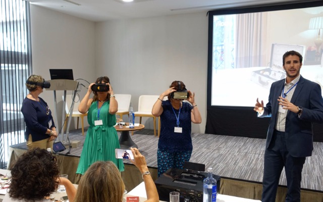 Los viajeros de negocios quieren tecnología, pero sin olvidar el factor humano