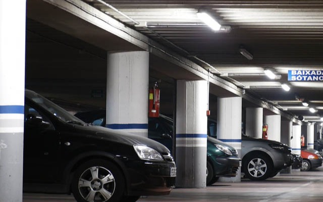 Reservar por Internet puede ahorrar un 50% en muchos parkings de aeropuerto
