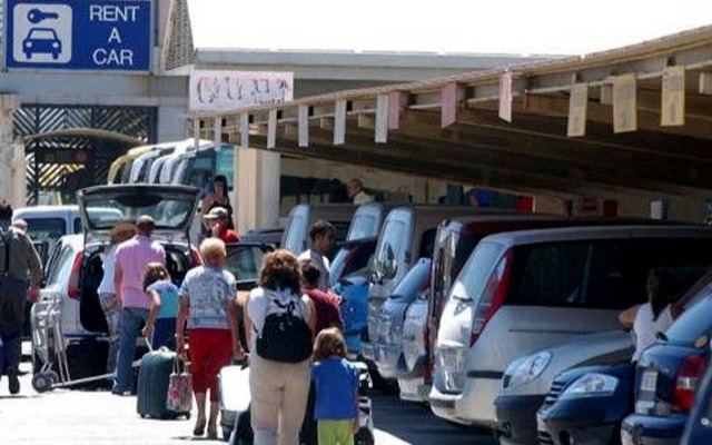 Recoger un coche de alquiler en la ciudad cuesta el doble que en el aeropuerto