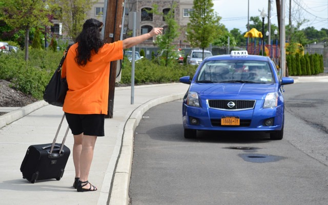 Cada vez más programas atienden las necesidades de las mujeres que viajan solas