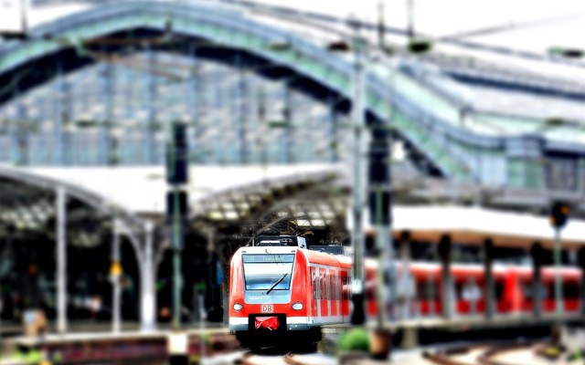 Bajan los precios de tren en España, mientras sube el aéreo y el alojamiento