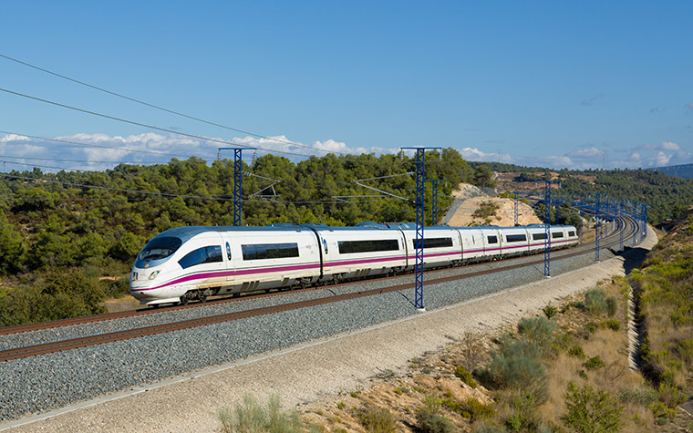 Il progetto AV350 ridurrà il viaggio ad alta velocità tra Madrid e Barcellona a meno di due ore.