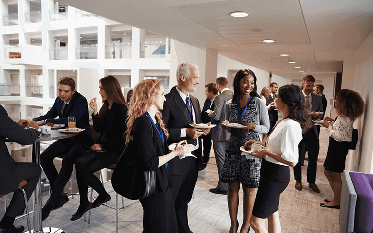 Menos asistentes, más valor: los eventos corporativos reducen tamaño para ganar impacto