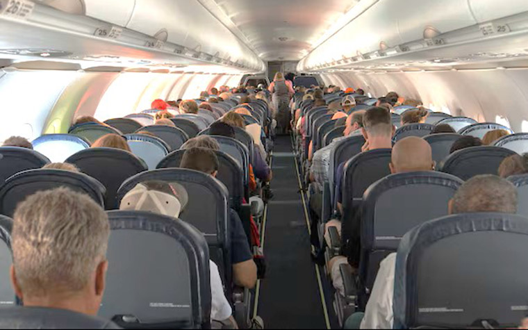 Biglietti economici, extra costosi: la metamorfosi silenziosa dell'industria aerea