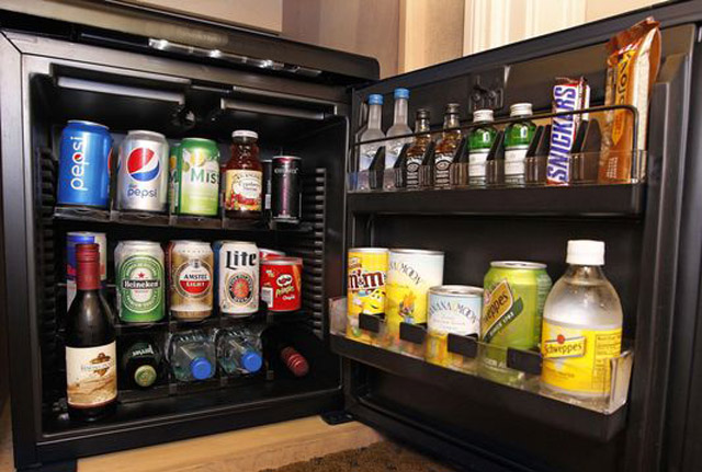 Mini-bar, algumas curiosidades sobre esta tentadora companheira de quarto