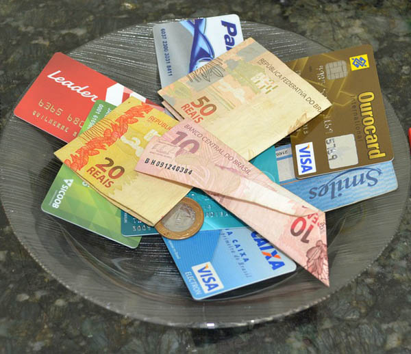 O que é que as empresas precisam de fazer para controlar os custos das viagens do princípio ao fim?