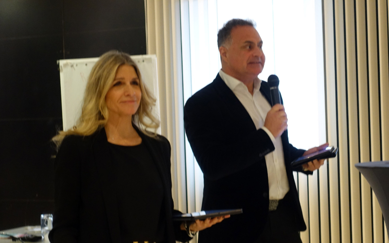 Verificação completa das viagens de negócios_Madrid