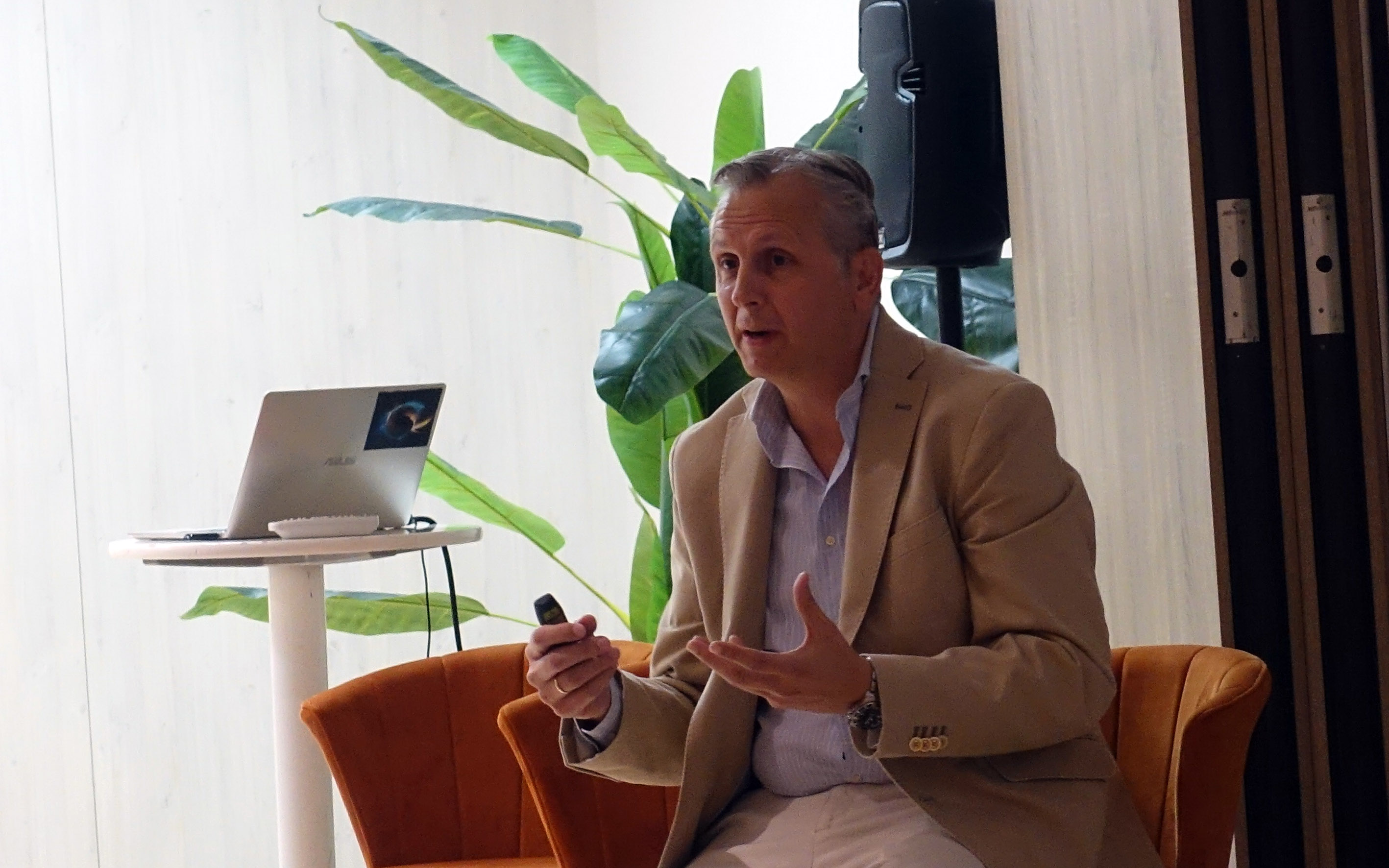 Pegada de carbono Net Zero nas viagens de negócios_Madrid