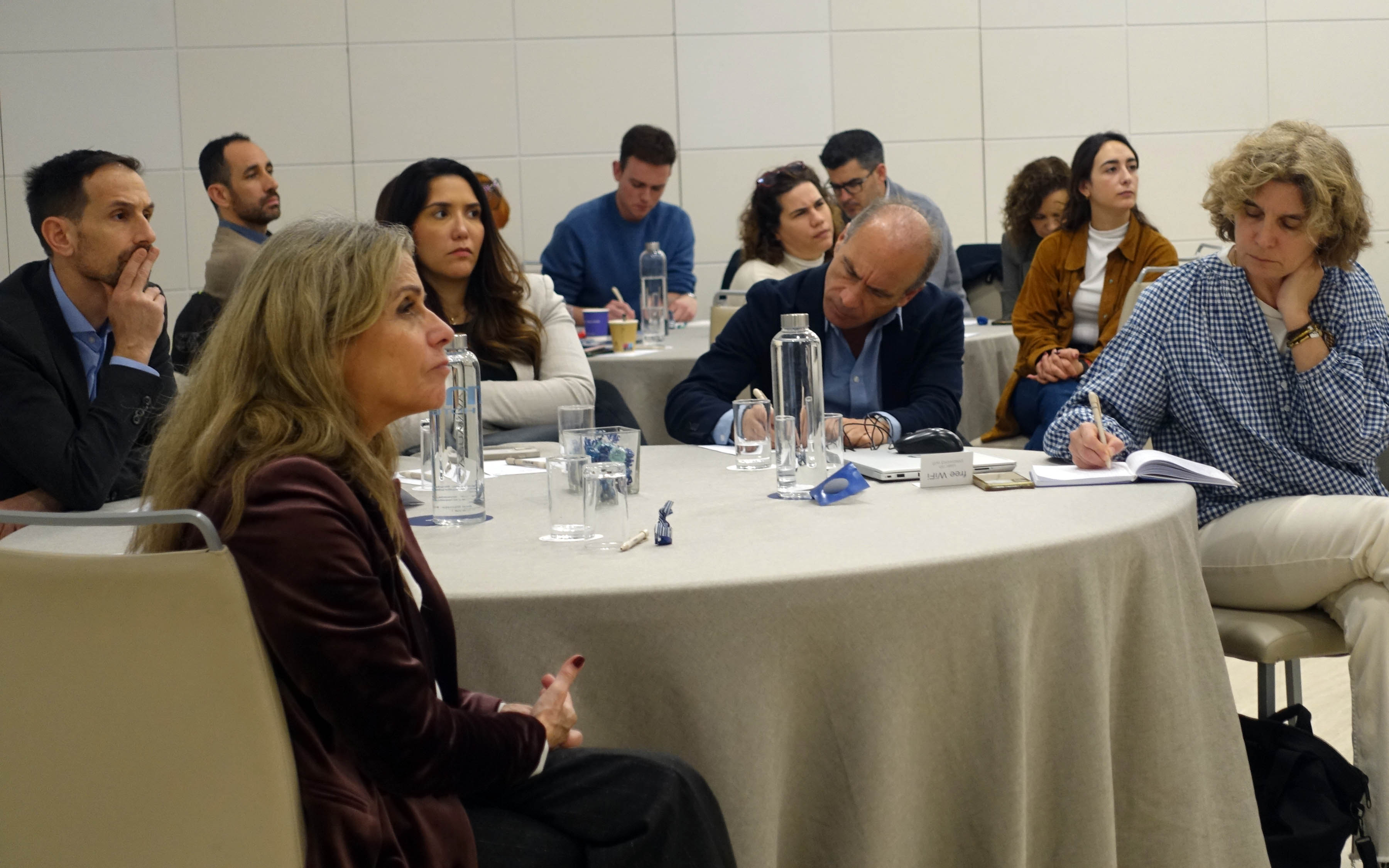 Manual de sobrevivência face à subida dos preços nas viagens de negócios_Barcelona