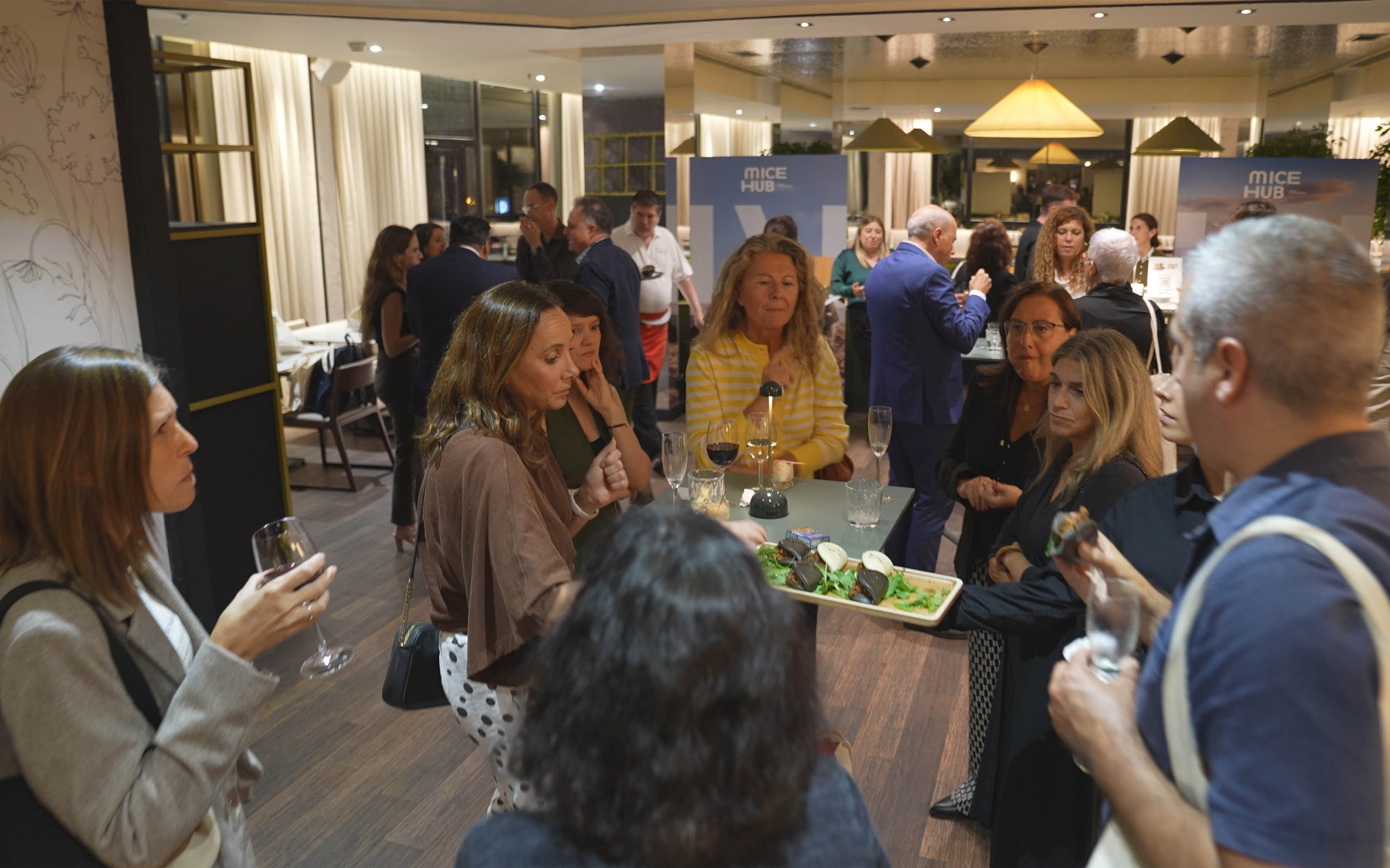 MICE Hub by Newlink_Engagement que transcende: Ligar-se à NewGen em eventos empresariais