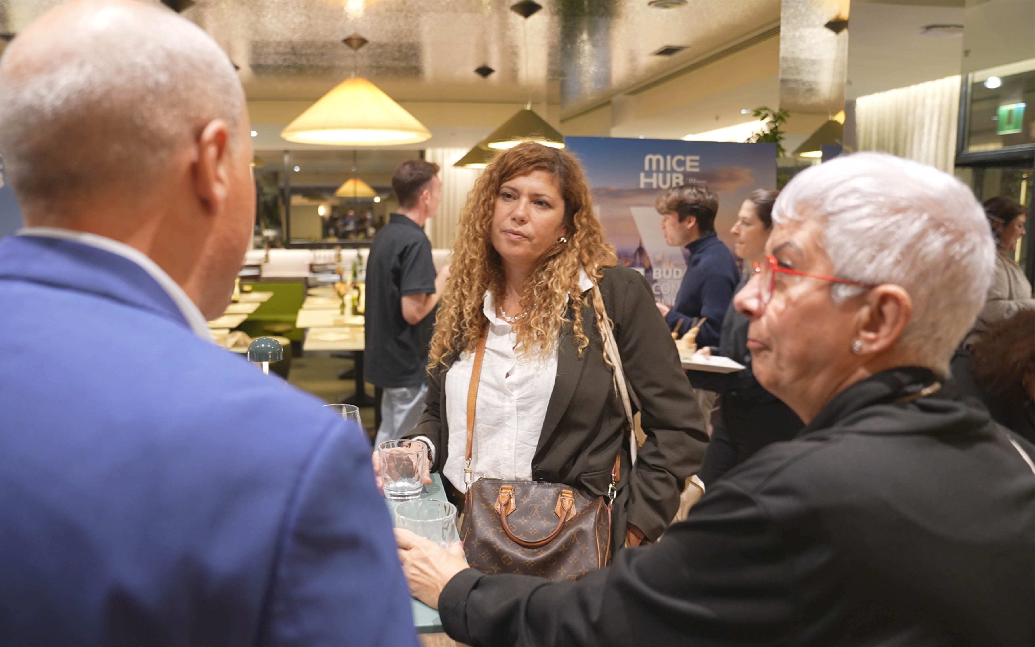 MICE Hub by Newlink_Engagement que transcende: Ligar-se à NewGen em eventos empresariais