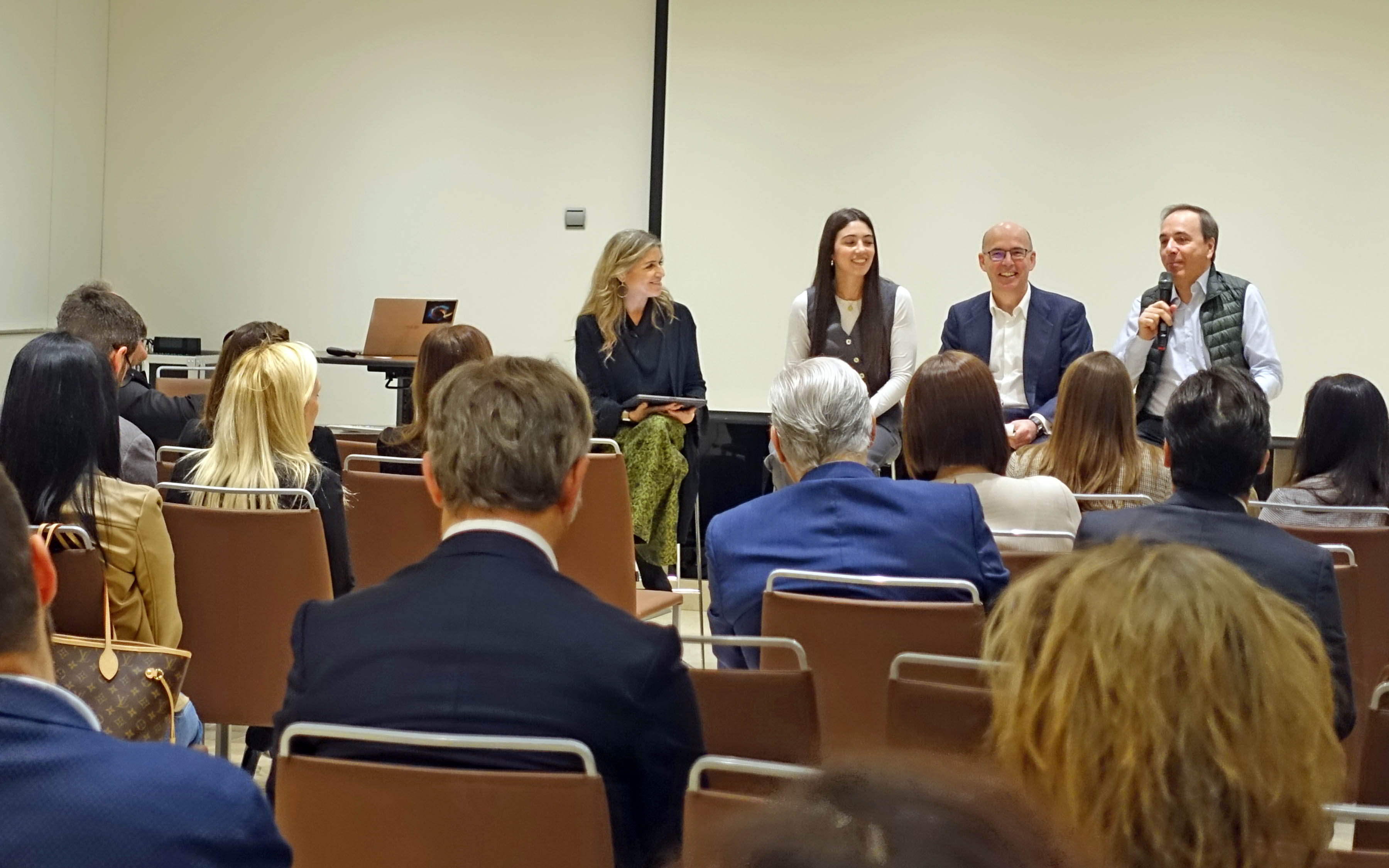 Viajar mais e poluir menos: o paradoxo sustentável_Madrid